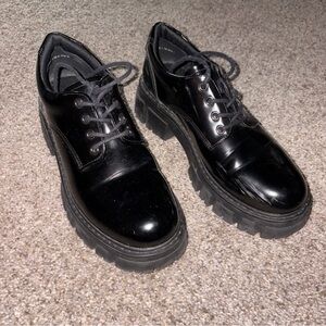 Womans Black Leather Shoes